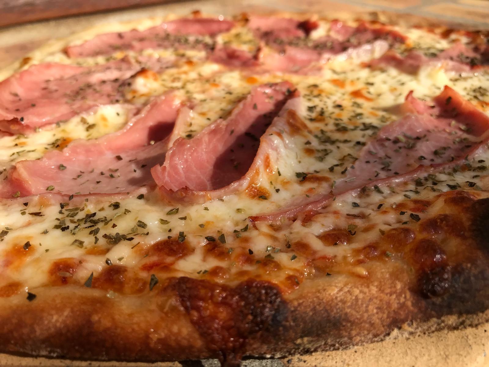 Pizza jambon fromages